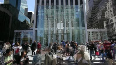 Crowd outside apple store - Guerilla Marketing ideas