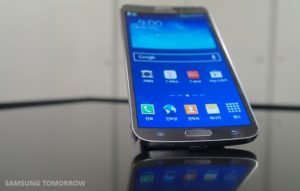 Samsung Galaxy Round Front View