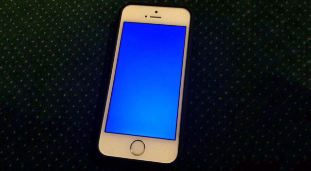 Solve iPhone 5S Blue Screen Of Dead Issue